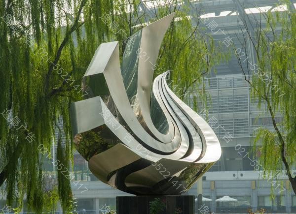 大(dà)型不鏽鋼雕塑制作，不鏽鋼雕塑景觀，不鏽鋼人(rén)物(wù)雕塑